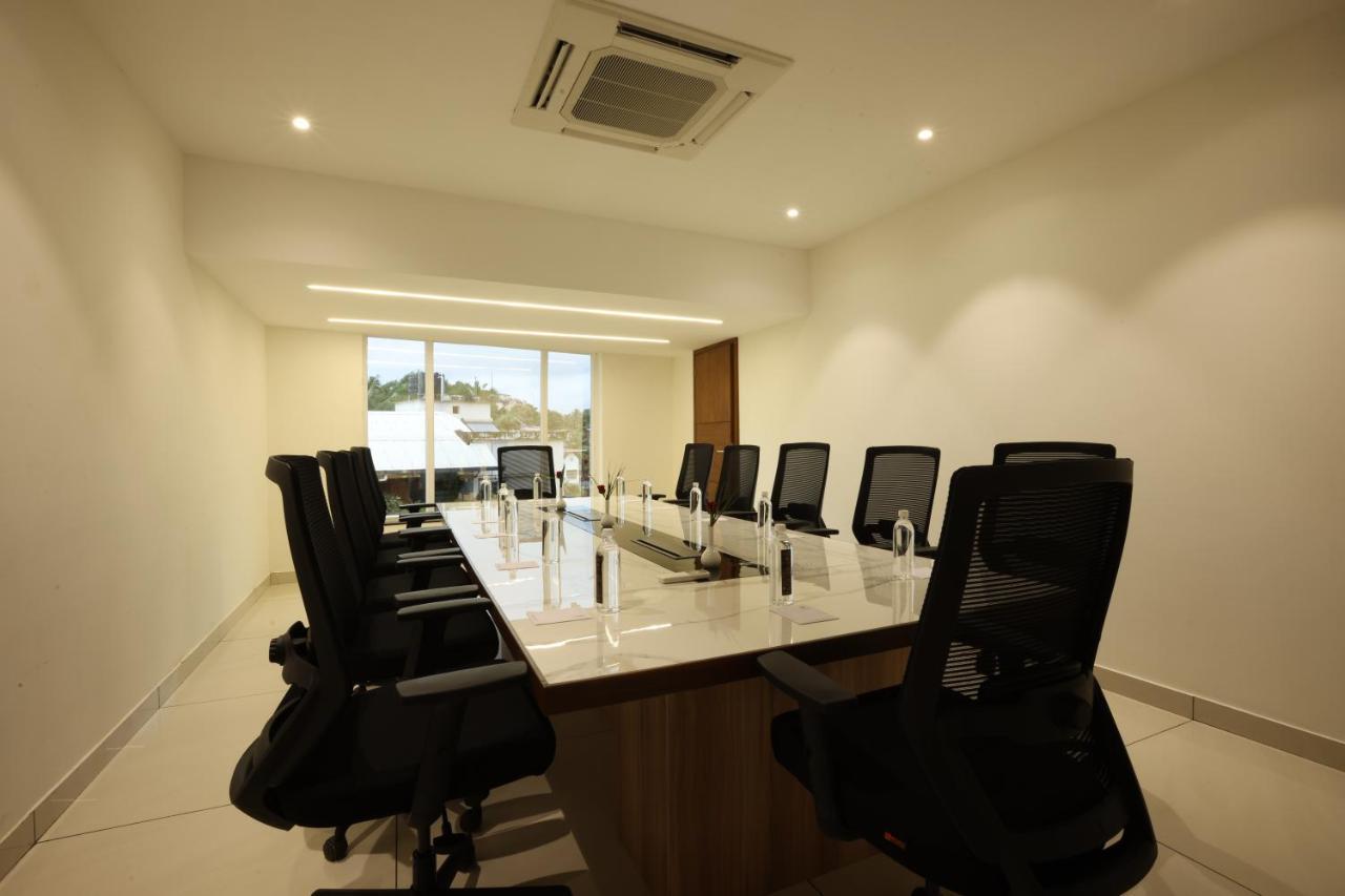 Royal Plaza Suites By Rak Rooms, Mangaluru Exteriör bild