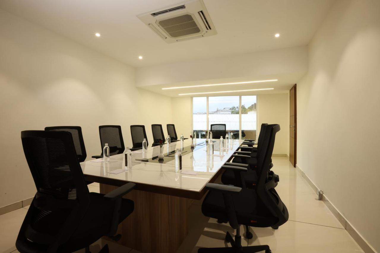Royal Plaza Suites By Rak Rooms, Mangaluru Exteriör bild